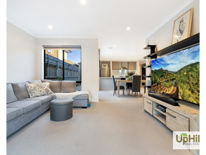 18 Palacio Terrace, Clyde North VIC 3978