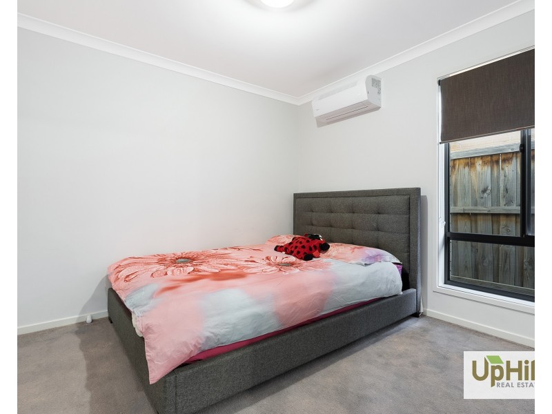 18 Palacio Terrace, Clyde North VIC 3978