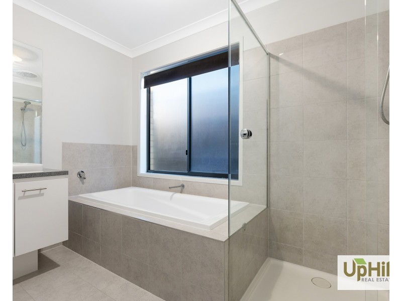 18 Palacio Terrace, Clyde North VIC 3978