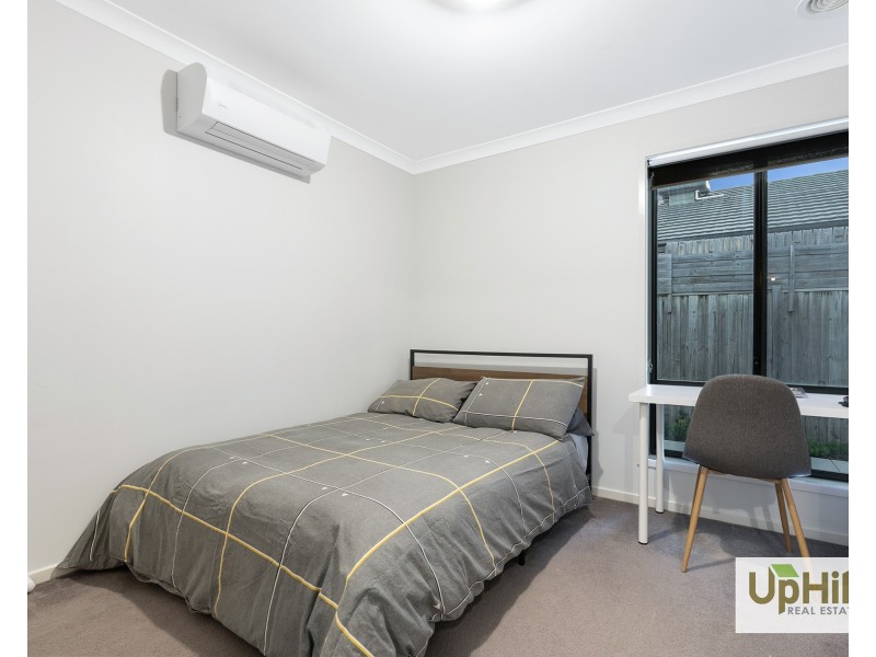 18 Palacio Terrace, Clyde North VIC 3978