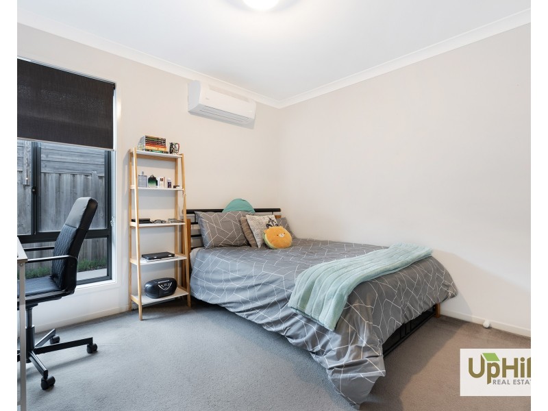 18 Palacio Terrace, Clyde North VIC 3978