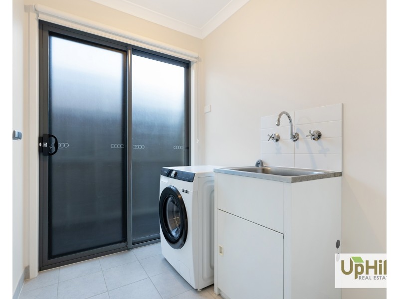 18 Palacio Terrace, Clyde North VIC 3978