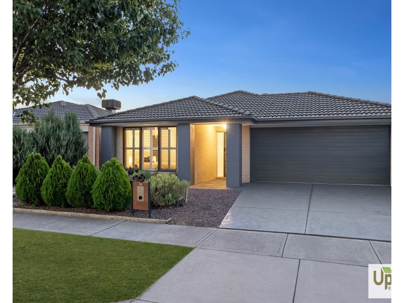 18 Palacio Terrace, Clyde North VIC 3978