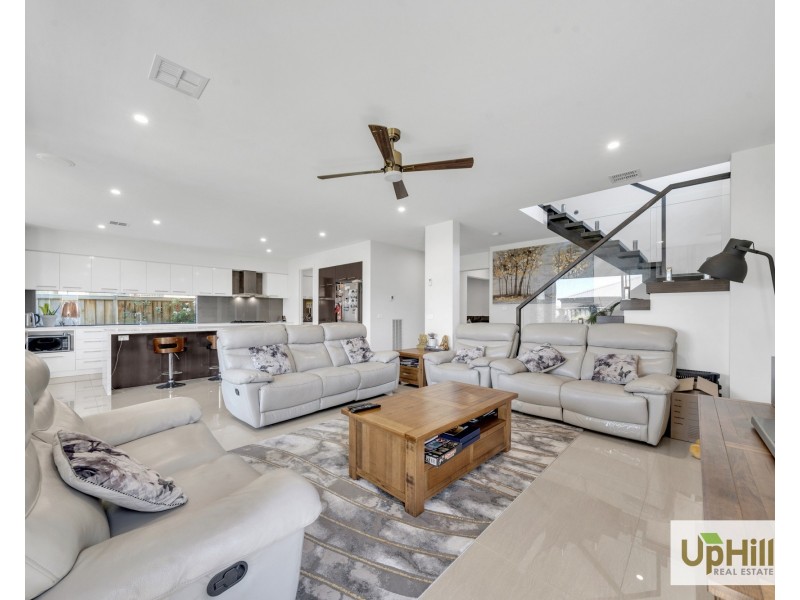 3 Picnic Avenue, Clyde North VIC 3978