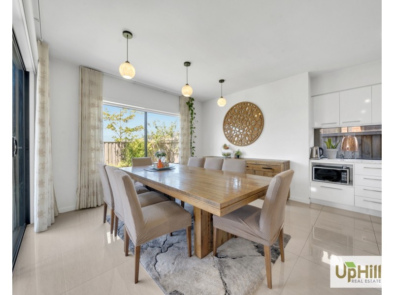 3 Picnic Avenue, Clyde North VIC 3978