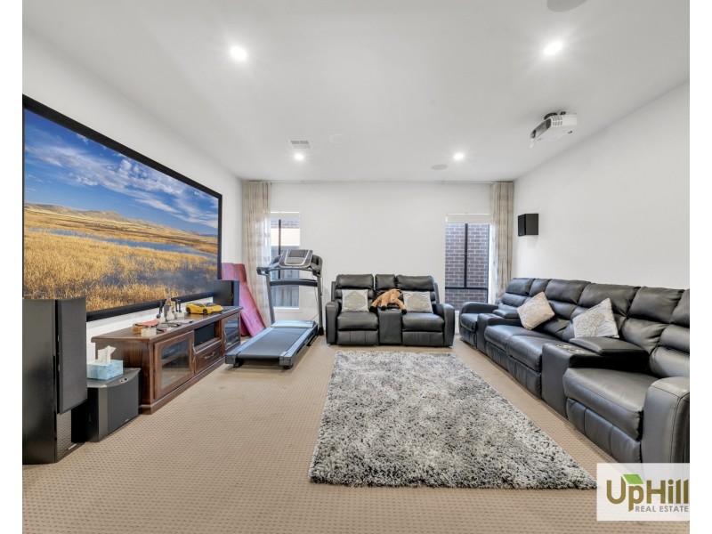 3 Picnic Avenue, Clyde North VIC 3978