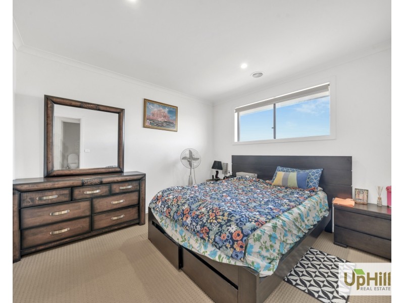 3 Picnic Avenue, Clyde North VIC 3978