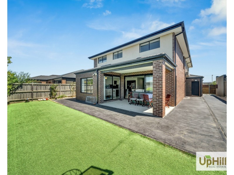 3 Picnic Avenue, Clyde North VIC 3978