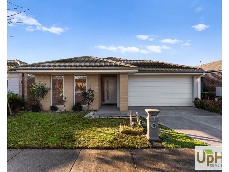 15 Scullin Street, Cranbourne East VIC 3977