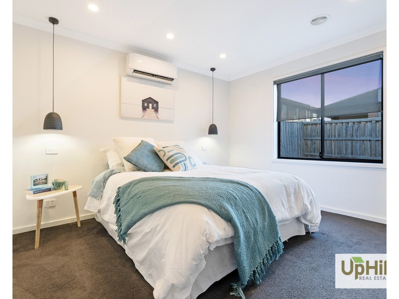 68 Yeungroon Boulevard, Clyde North VIC 3978