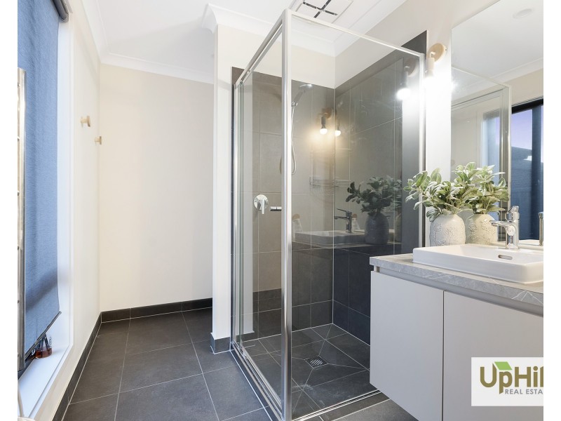 68 Yeungroon Boulevard, Clyde North VIC 3978