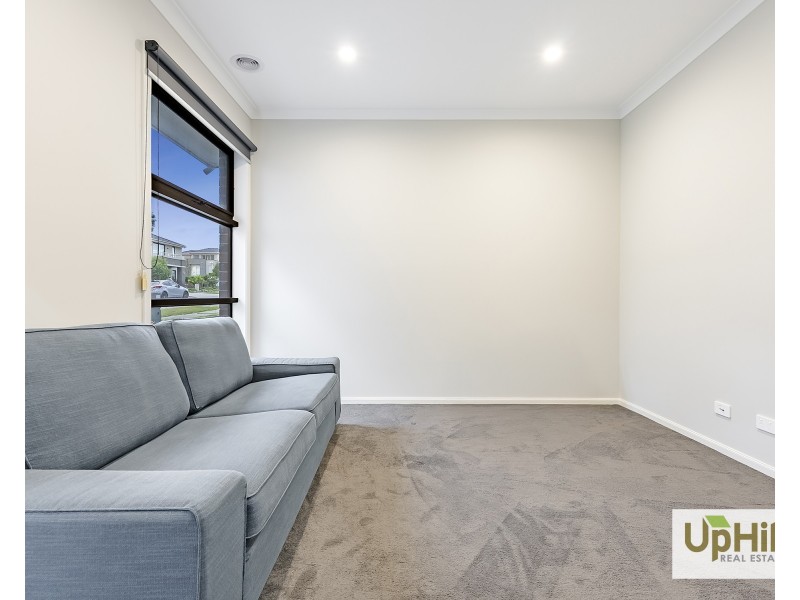 16 Vesna Avenue, Clyde North VIC 3978