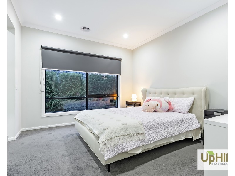 16 Vesna Avenue, Clyde North VIC 3978