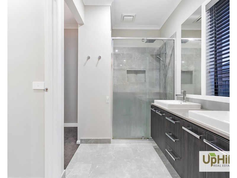 16 Vesna Avenue, Clyde North VIC 3978