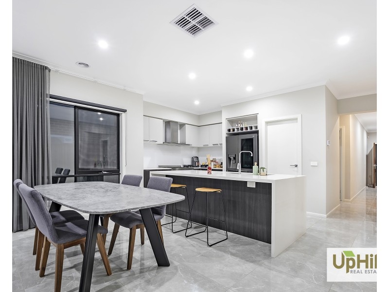 16 Vesna Avenue, Clyde North VIC 3978