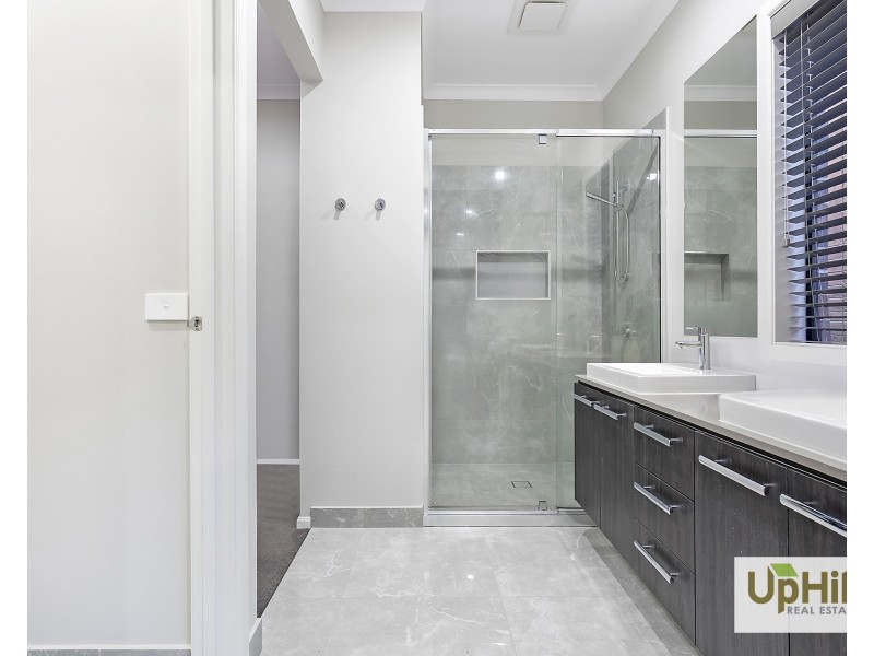 16 Vesna Avenue, Clyde North VIC 3978