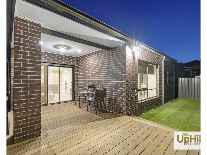 16 Vesna Avenue, Clyde North VIC 3978