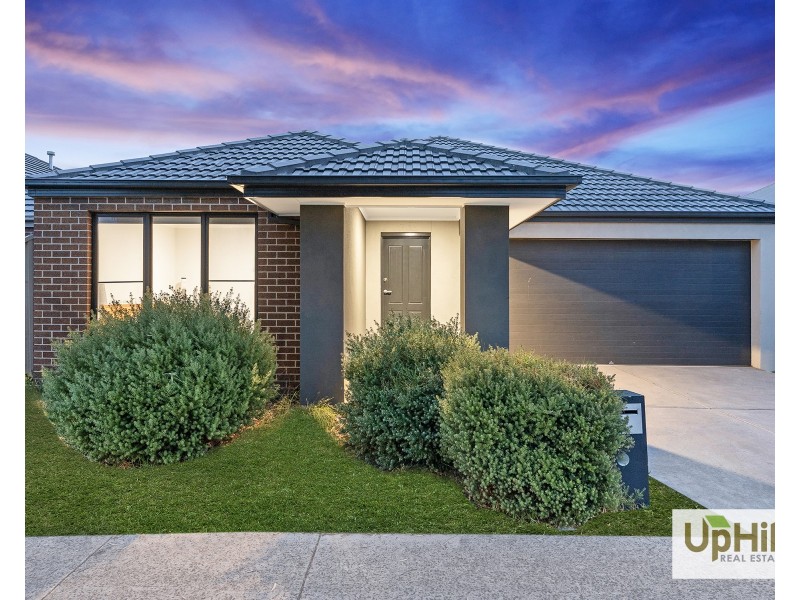 28 Yellow Robin Circuit, Cranbourne East VIC 3977
