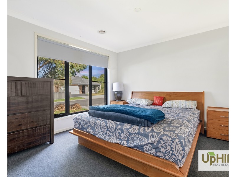28 Yellow Robin Circuit, Cranbourne East VIC 3977