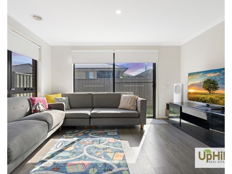 28 Yellow Robin Circuit, Cranbourne East VIC 3977