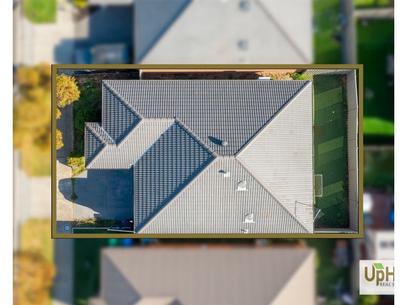 28 Yellow Robin Circuit, Cranbourne East VIC 3977