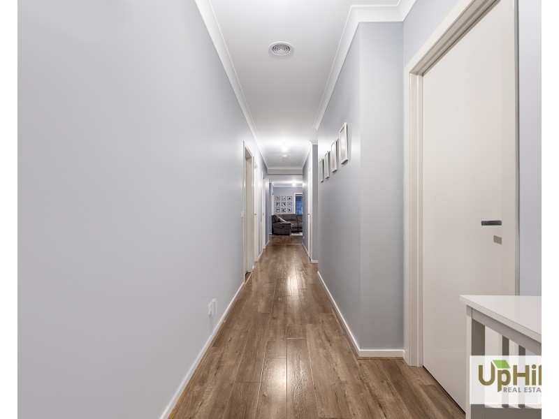 31 Garrard Crescent, Clyde VIC 3978