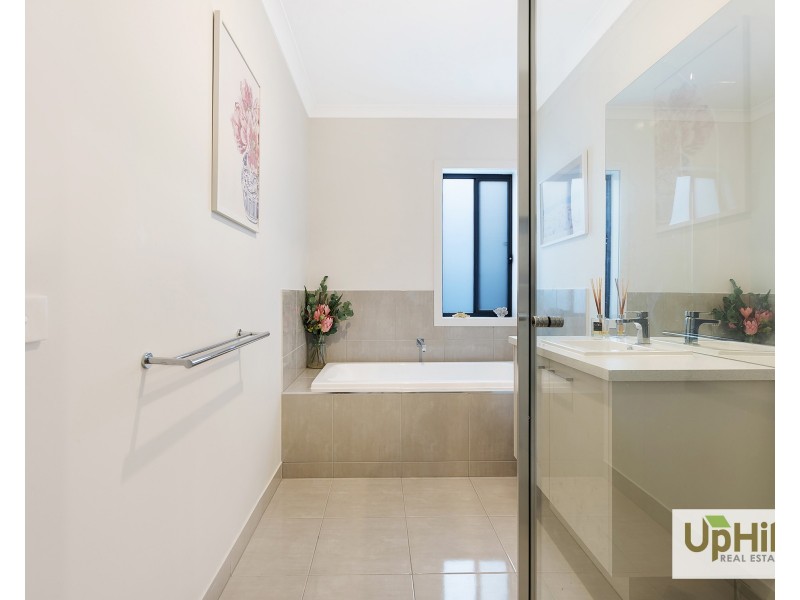 31 Garrard Crescent, Clyde VIC 3978