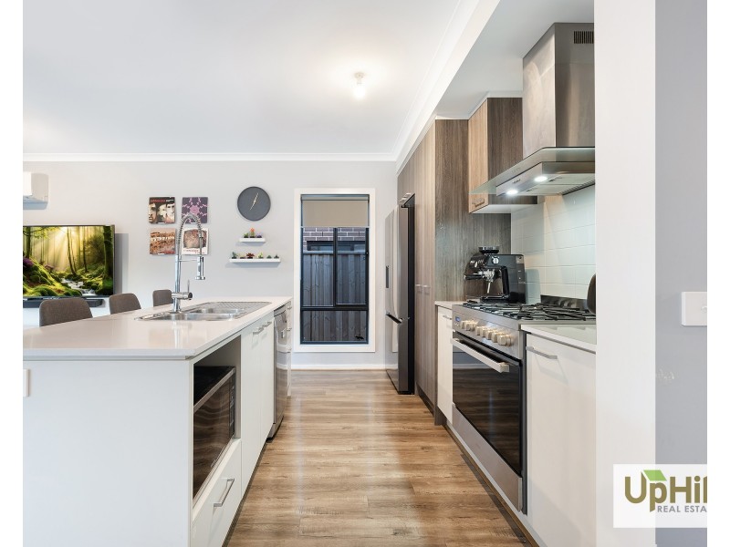 31 Garrard Crescent, Clyde VIC 3978