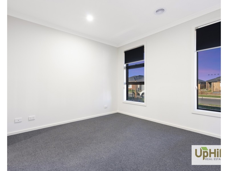 15 Basilico Street, Clyde VIC 3978