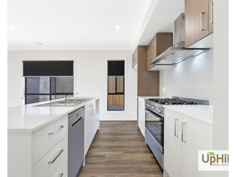 15 Basilico Street, Clyde VIC 3978