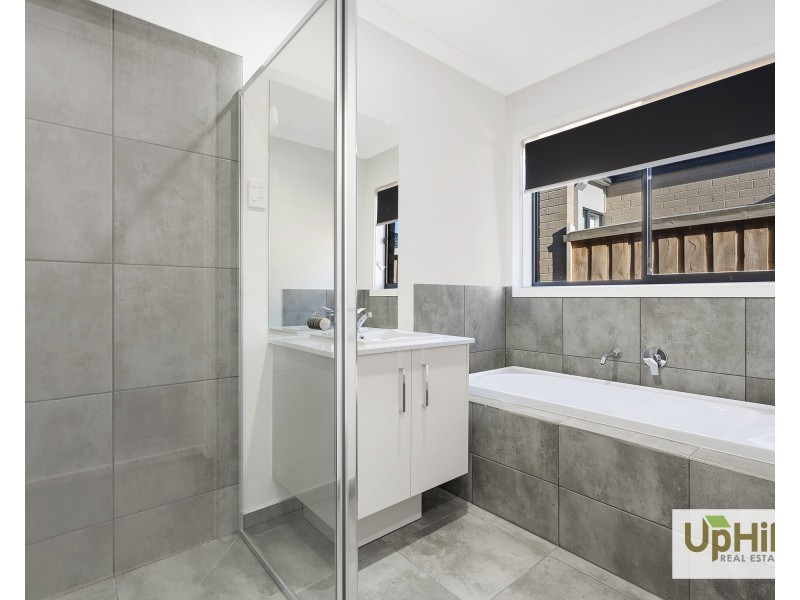 15 Basilico Street, Clyde VIC 3978