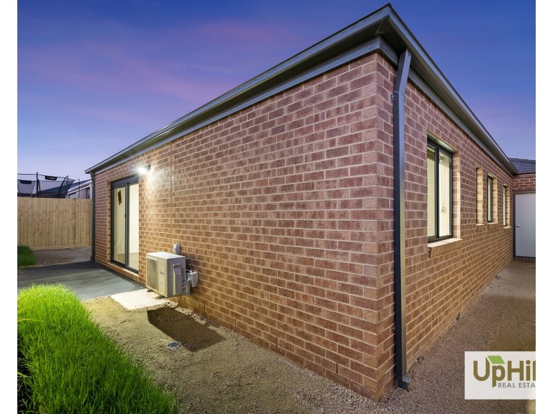 15 Basilico Street, Clyde VIC 3978