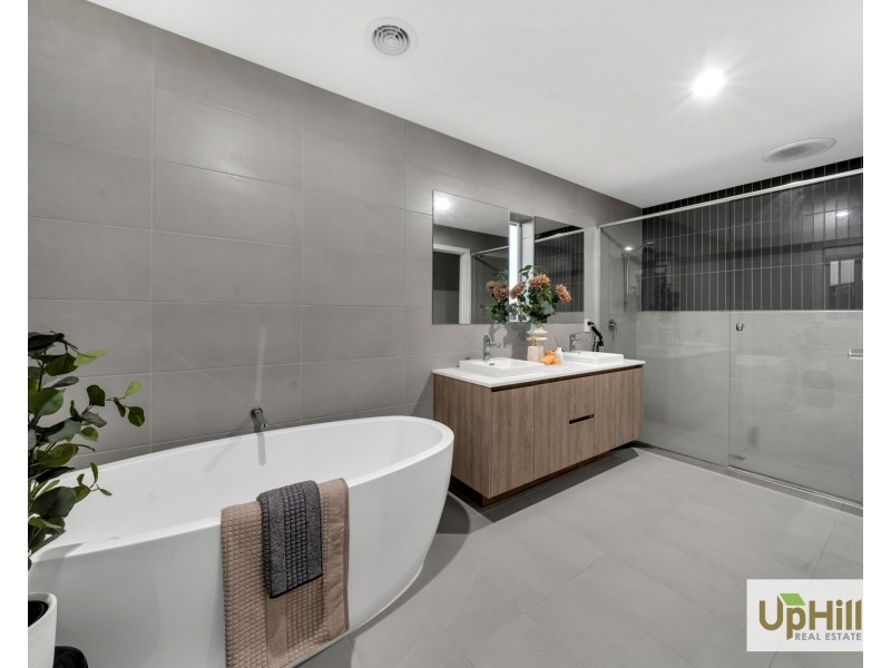 47 HUNT CLUB BOULEVARD, Cranbourne East VIC 3977