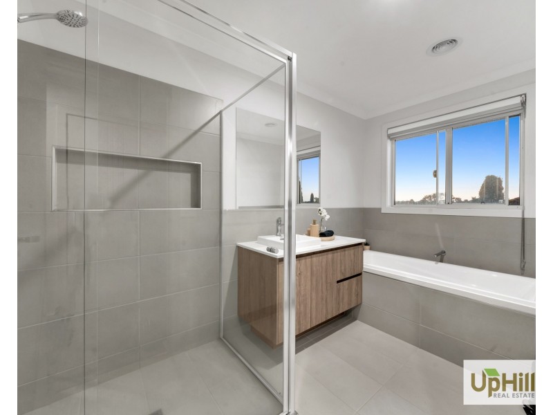 47 HUNT CLUB BOULEVARD, Cranbourne East VIC 3977