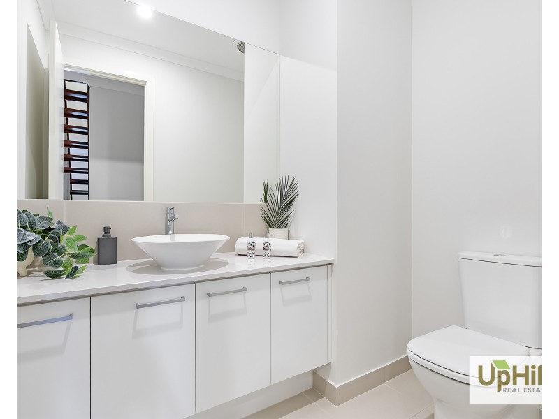 18 Velvet Circuit, Clyde North VIC 3978