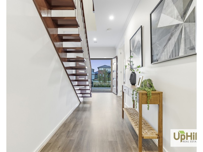 18 Velvet Circuit, Clyde North VIC 3978