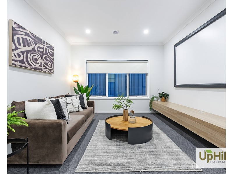 18 Velvet Circuit, Clyde North VIC 3978