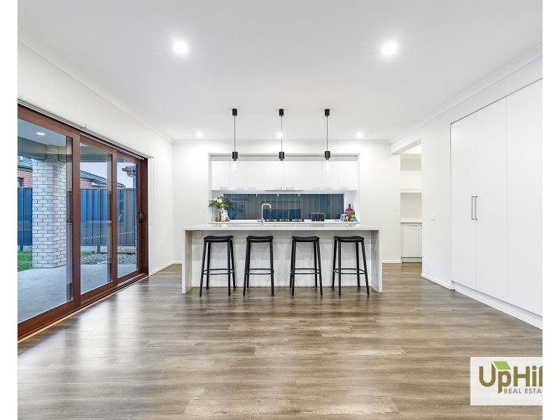 18 Velvet Circuit, Clyde North VIC 3978