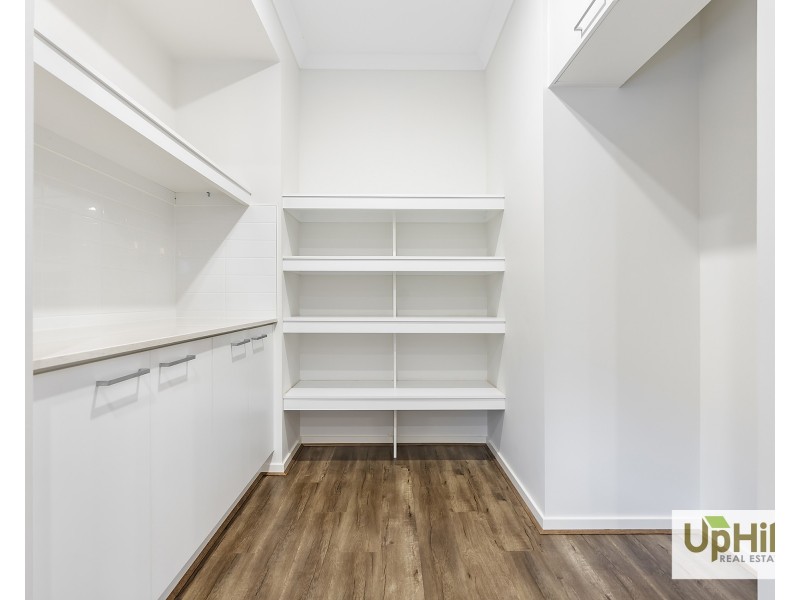 18 Velvet Circuit, Clyde North VIC 3978