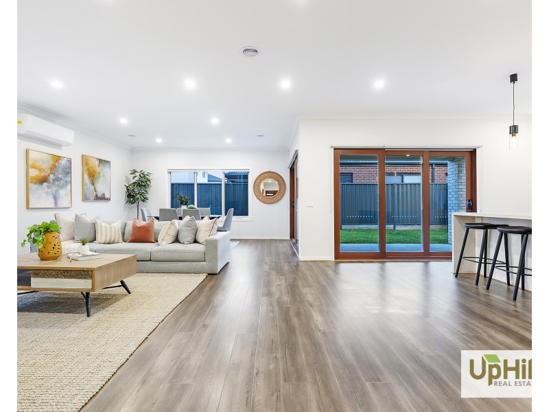 18 Velvet Circuit, Clyde North VIC 3978