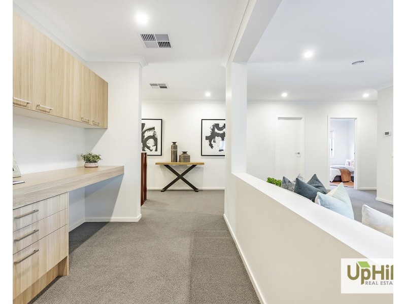 18 Velvet Circuit, Clyde North VIC 3978