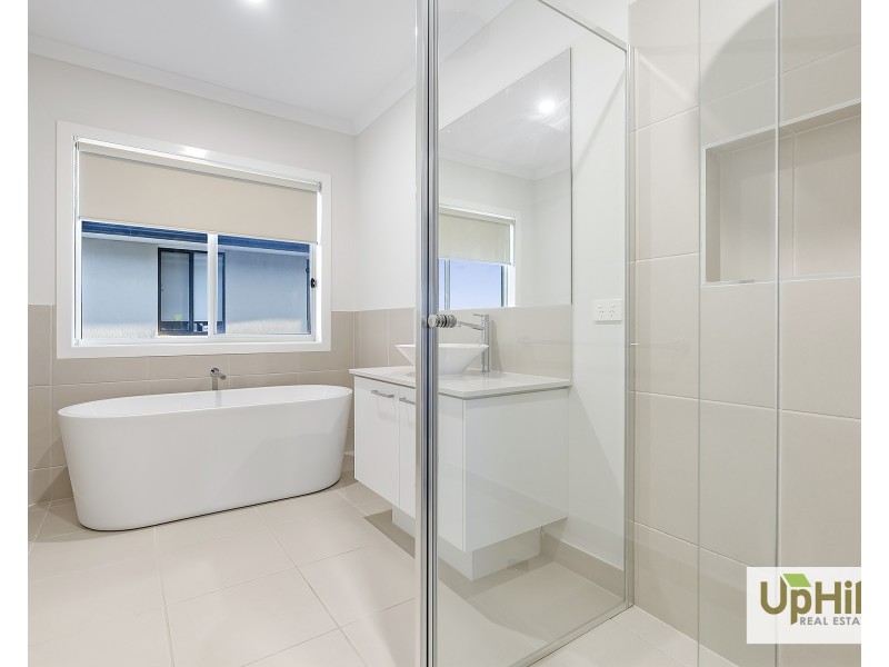 18 Velvet Circuit, Clyde North VIC 3978