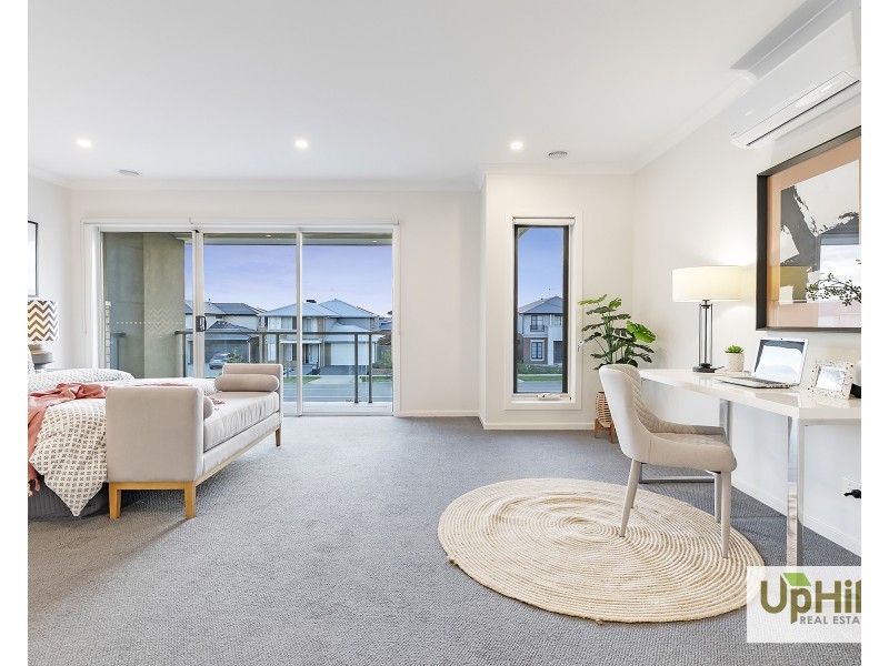 18 Velvet Circuit, Clyde North VIC 3978