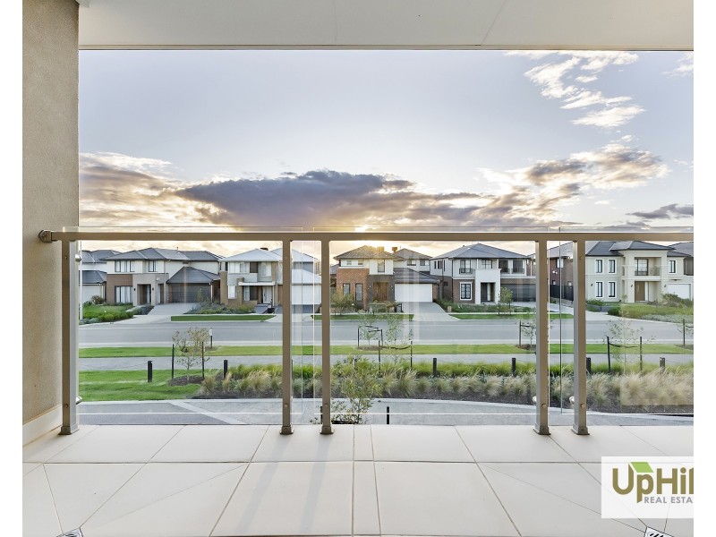 18 Velvet Circuit, Clyde North VIC 3978