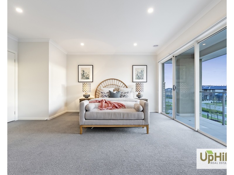 18 Velvet Circuit, Clyde North VIC 3978