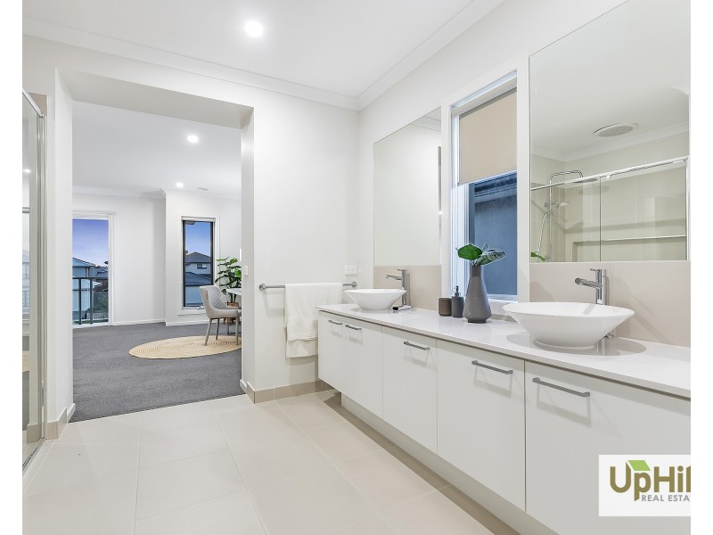 18 Velvet Circuit, Clyde North VIC 3978