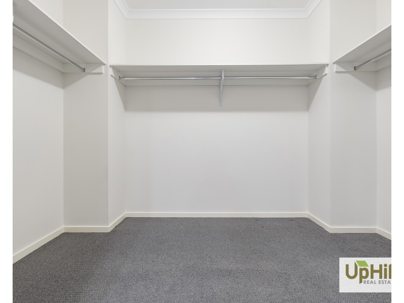 18 Velvet Circuit, Clyde North VIC 3978