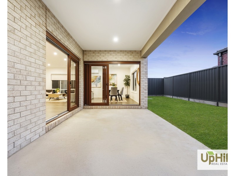 18 Velvet Circuit, Clyde North VIC 3978