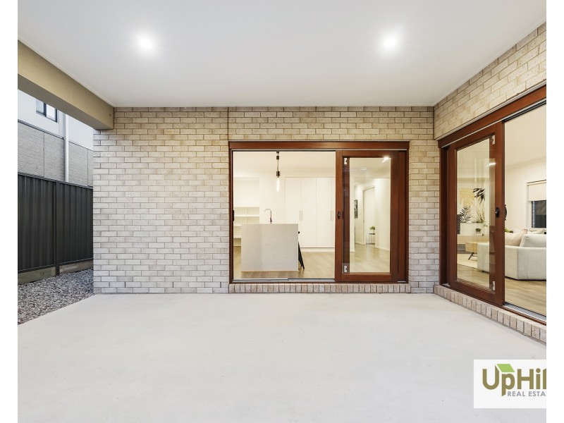 18 Velvet Circuit, Clyde North VIC 3978