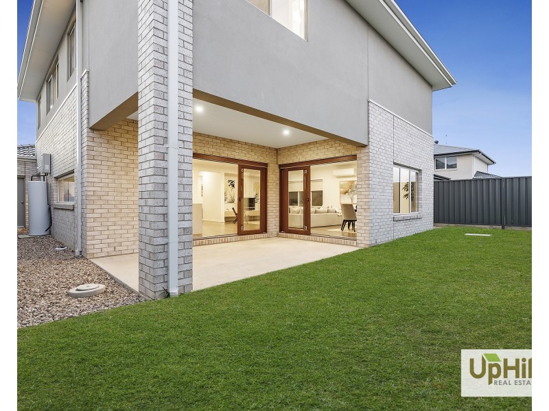 18 Velvet Circuit, Clyde North VIC 3978